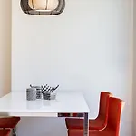 Schicke Und Moderne Maisonnette Im Stadtzentrum By Interhome 펜션 쎙뜨호뻬