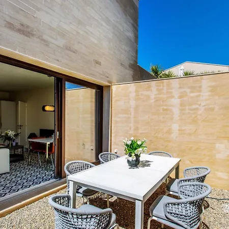 Semesterbostad Schicke Und Moderne Maisonnette Im Stadtzentrum By Interhome Saint-Tropez