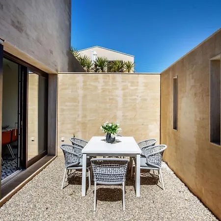 Holiday home Schicke Und Moderne Maisonnette Im Stadtzentrum By Interhome Saint-Tropez