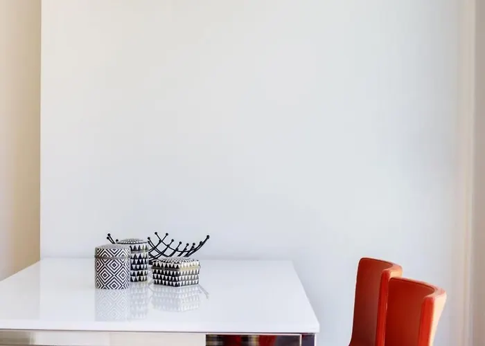 Schicke Und Moderne Maisonnette Im Stadtzentrum By Interhome Holiday home Saint-Tropez