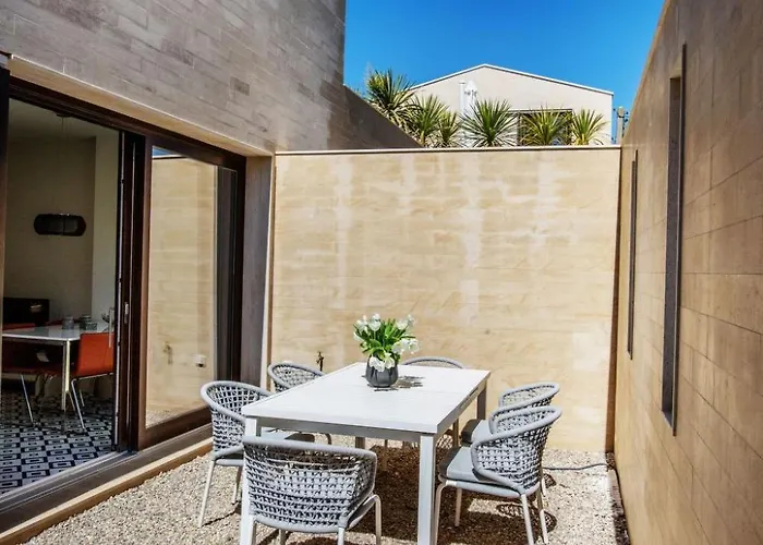 Holiday home Schicke Und Moderne Maisonnette Im Stadtzentrum By Interhome